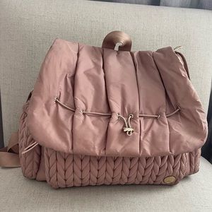 Happ levy bag is dusty rose color